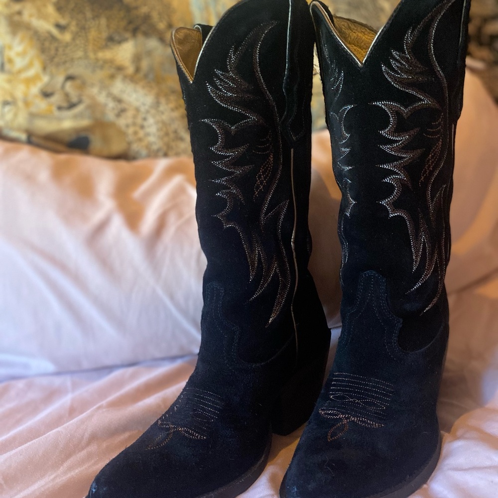 Idyllwind Woman's Black Suede Boots